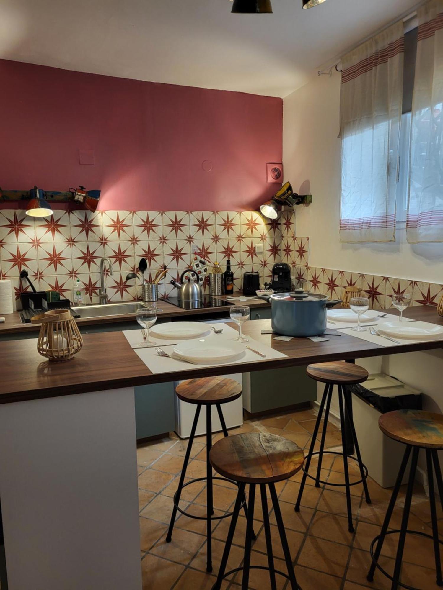 2 Pieces Avignon Intramuros Place Pie Extérieur photo